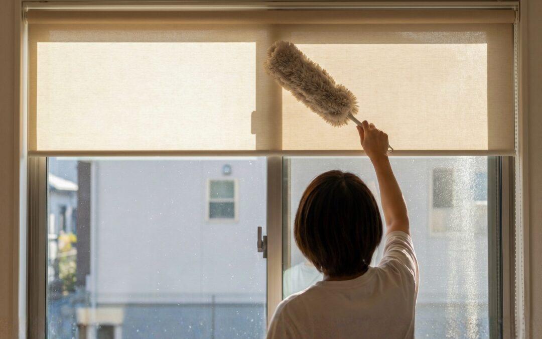¿Cómo limpiar cortinas roller sin dañarlas? Guía de mantenimiento en Vacaciones de Invierno